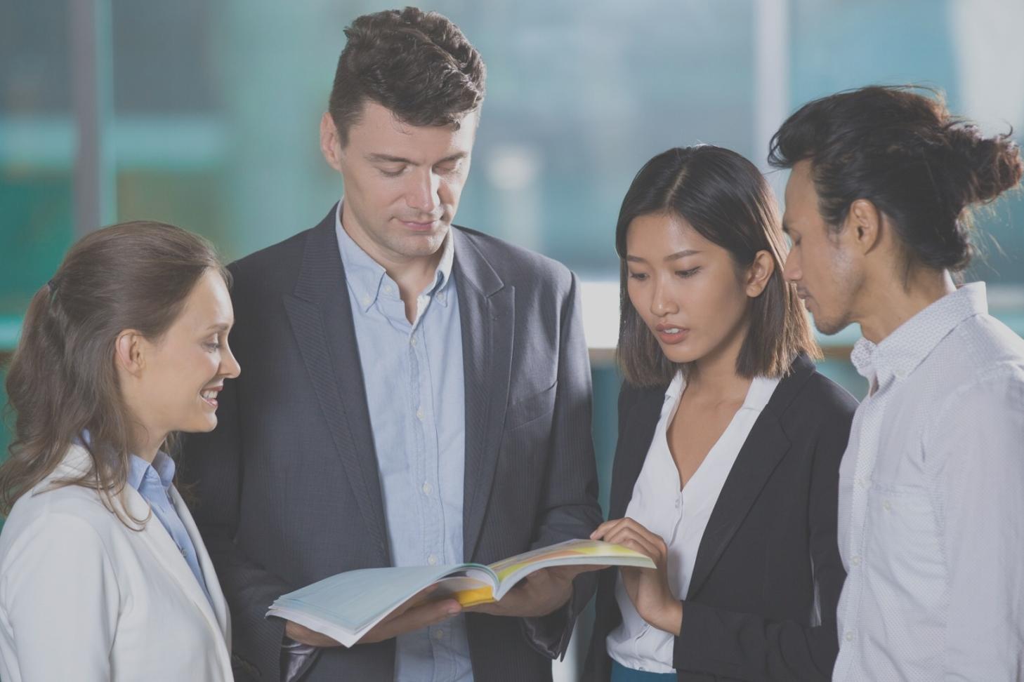 Espacio de trabajo organizado con presupuesto financiero