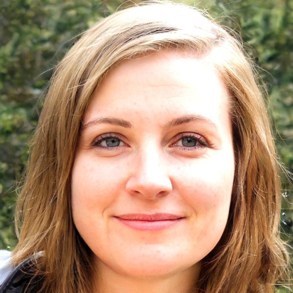 Directora financiera compartiendo experiencia con implementación de workflows