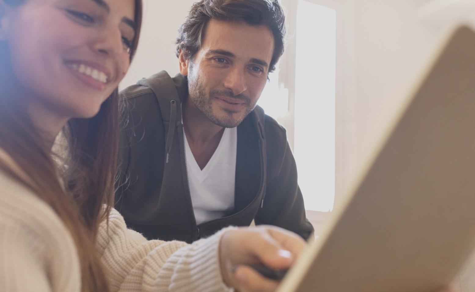 Espacio de trabajo donde analizamos procesos de aprobación presupuestaria y colaboramos con equipos financieros